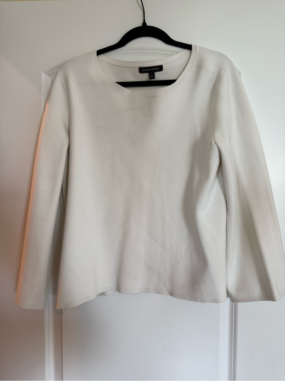 Banana Republic White Long-Sleeve Crewneck Top